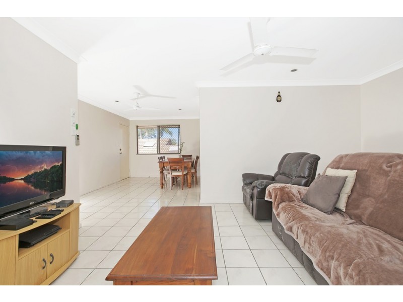 4/2a Landsborough Avenue, Scarborough QLD 4020