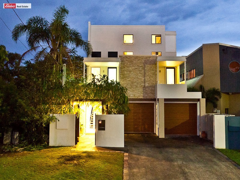 4a Fourth Ave, Scarborough QLD 4020