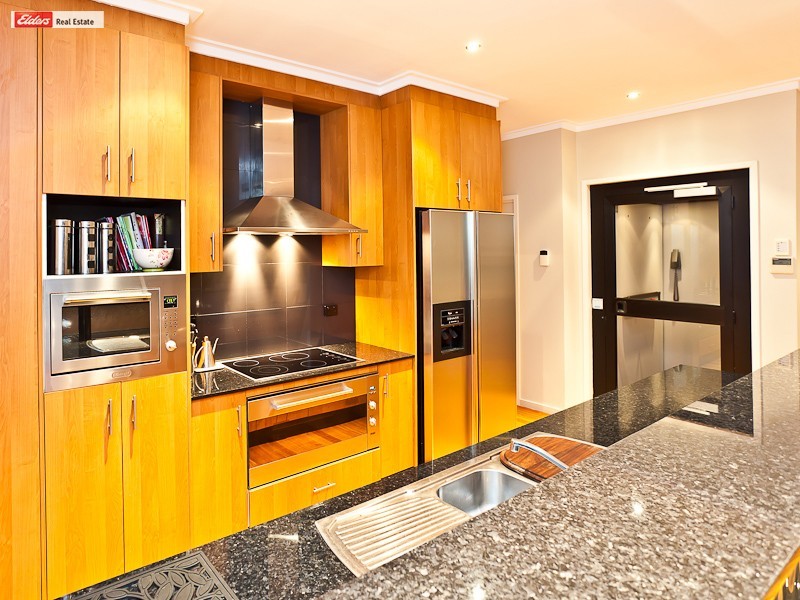 4a Fourth Ave, Scarborough QLD 4020