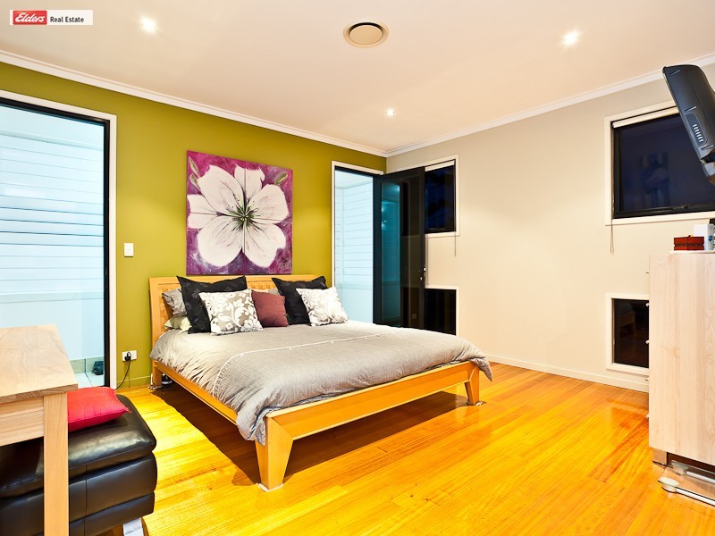 4a Fourth Ave, Scarborough QLD 4020