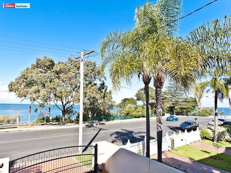 10 Gayundah Esplanade, Woody Point QLD 4019
