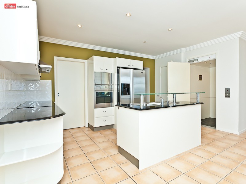 10 Gayundah Esplanade, Woody Point QLD 4019