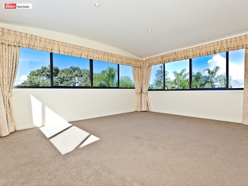 10 Gayundah Esplanade, Woody Point QLD 4019