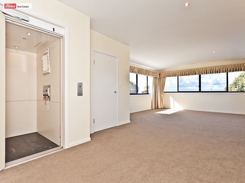 10 Gayundah Esplanade, Woody Point QLD 4019