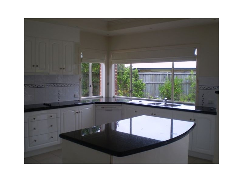 5 Eva Court, Newport QLD 4020