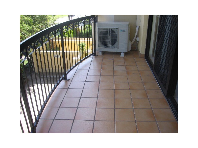 5/2-4 Henry Street, Redcliffe QLD 4020
