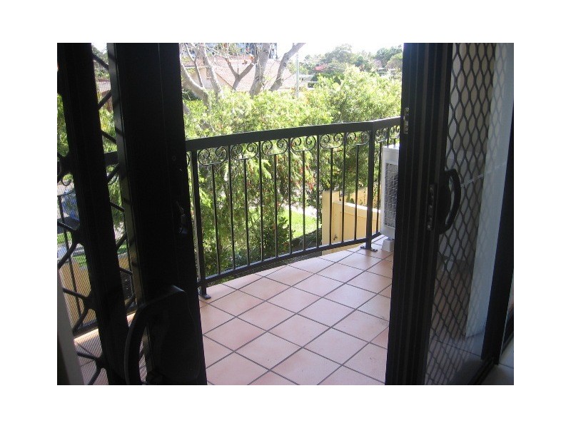 5/2-4 Henry Street, Redcliffe QLD 4020
