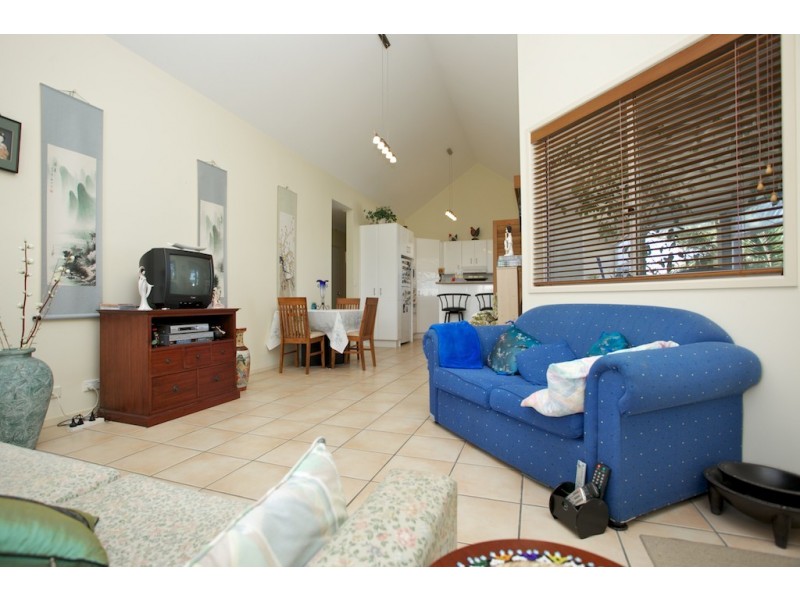 2/186  Prince Edward Parade, Scarborough QLD 4020