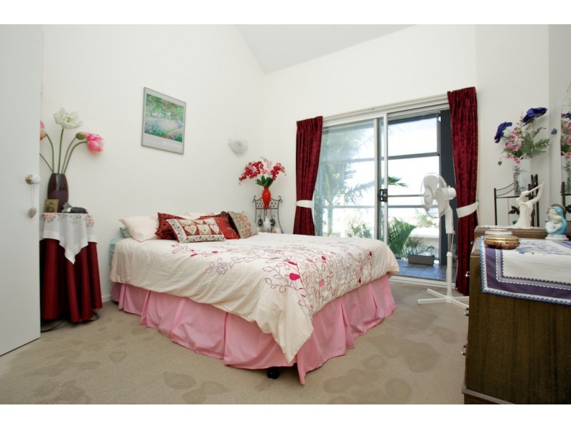 2/186  Prince Edward Parade, Scarborough QLD 4020