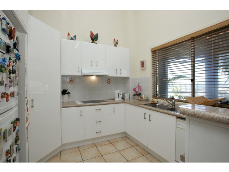 2/186  Prince Edward Parade, Scarborough QLD 4020