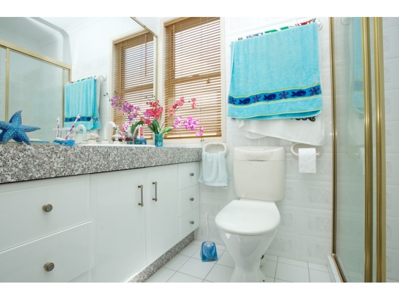 2/186  Prince Edward Parade, Scarborough QLD 4020