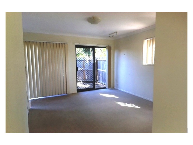 2/34 Silvyn Street, Redcliffe QLD 4020