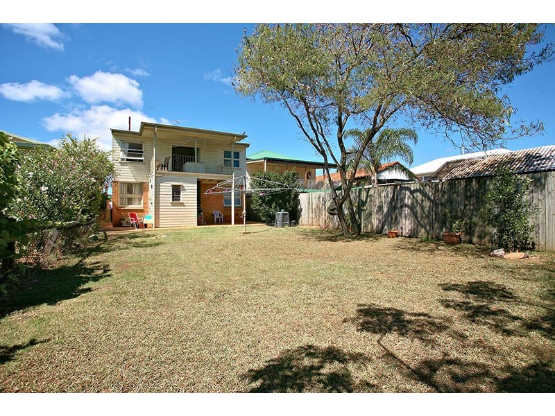 14 James Street, Scarborough QLD 4020