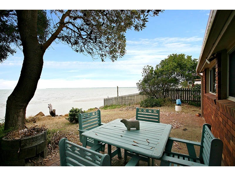 55 Biggs Avenue, Beachmere QLD 4510