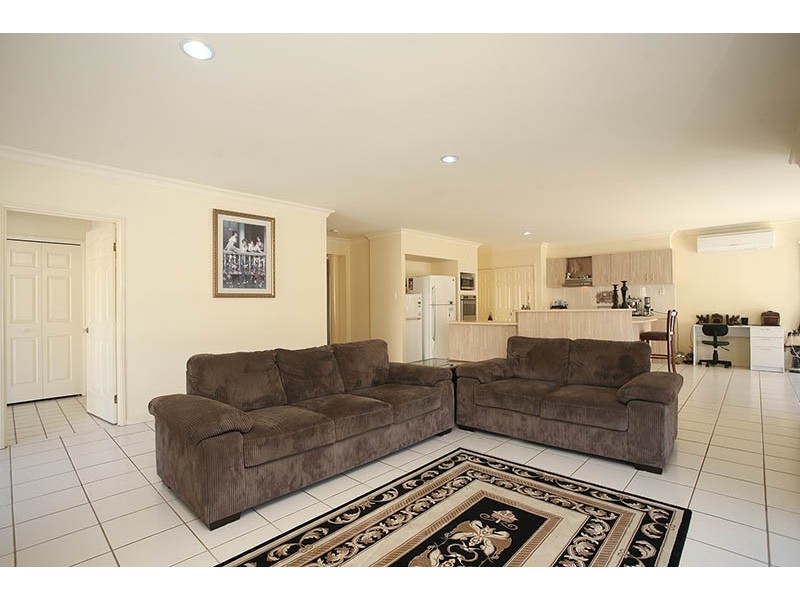 48 Valentine Court, Narangba QLD 4504