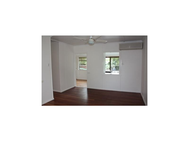 52 McLennan, Woody Point QLD 4019