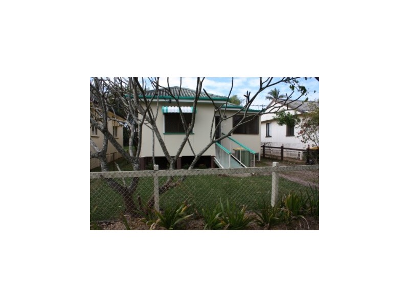 52 McLennan, Woody Point QLD 4019