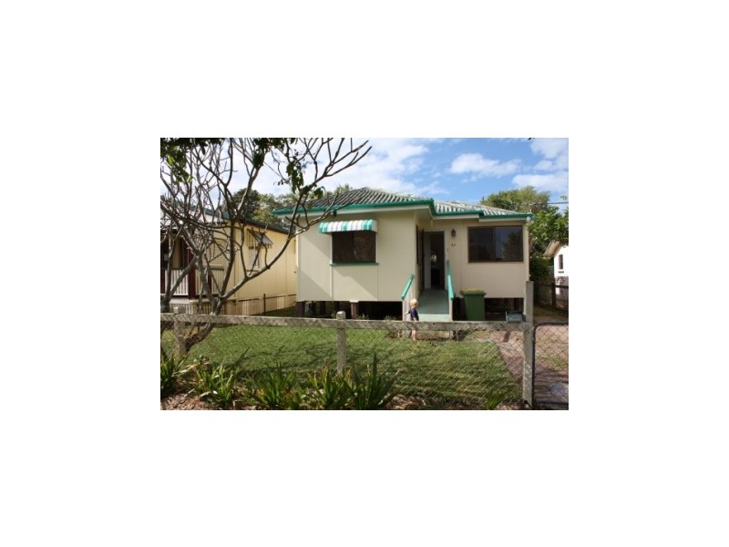 52 McLennan, Woody Point QLD 4019