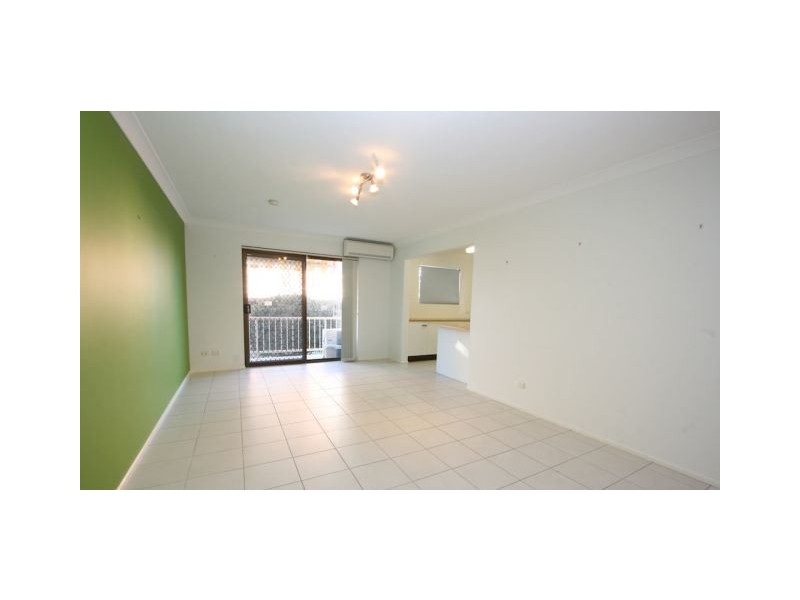 2/13 Meredith Street, Redcliffe QLD 4020