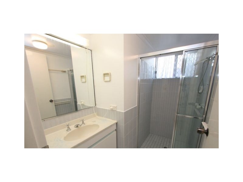 2/13 Meredith Street, Redcliffe QLD 4020