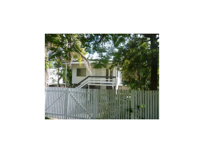 27 Lucas Street, Scarborough QLD 4020