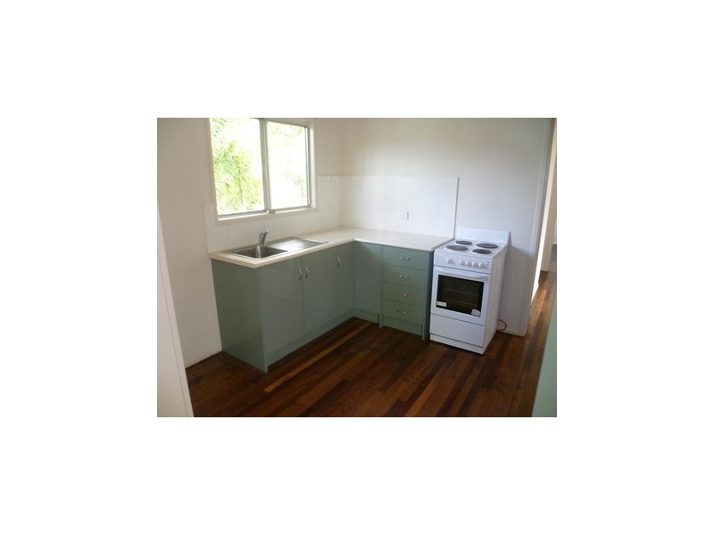 27 Lucas Street, Scarborough QLD 4020