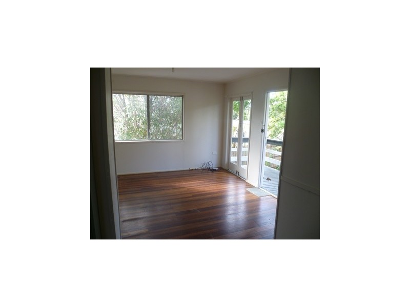 27 Lucas Street, Scarborough QLD 4020