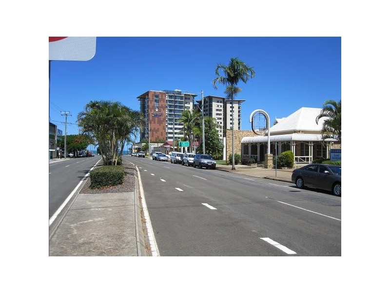25 Anzac Avenue, Redcliffe QLD 4020