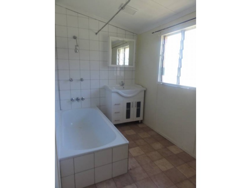102 Elizabeth Ave, Clontarf QLD 4019
