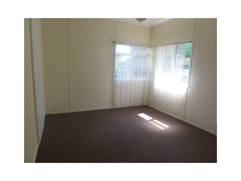 102 Elizabeth Ave, Clontarf QLD 4019