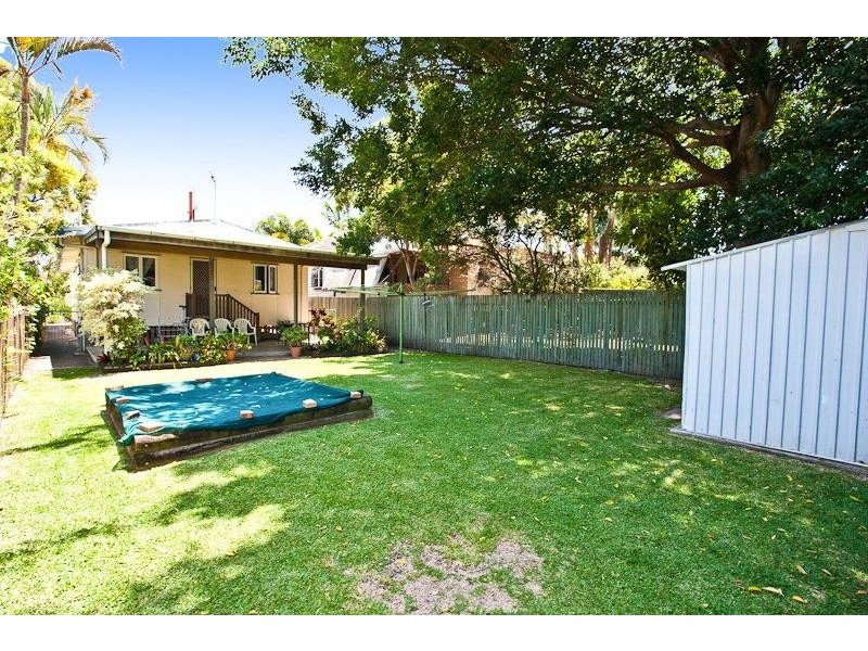 25 Bell Street, Woody Point QLD 4019