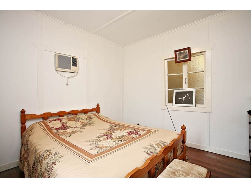 18 Isobel Street, Clontarf QLD 4019