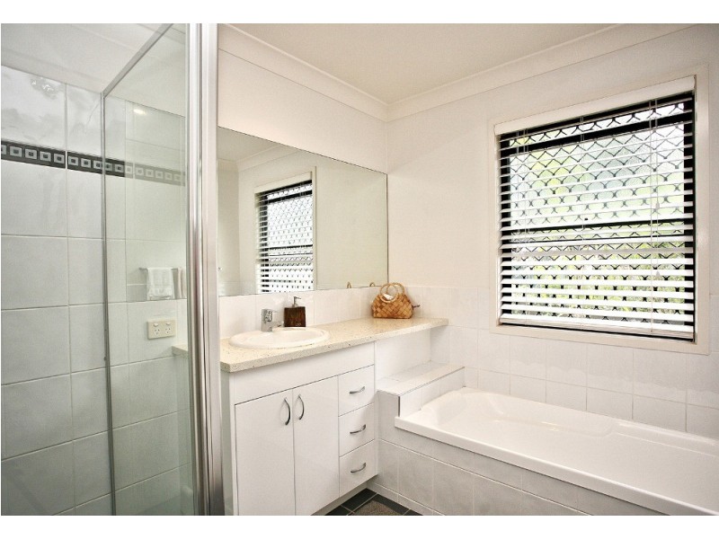 1/182  Prince Edward Parade, Scarborough QLD 4020