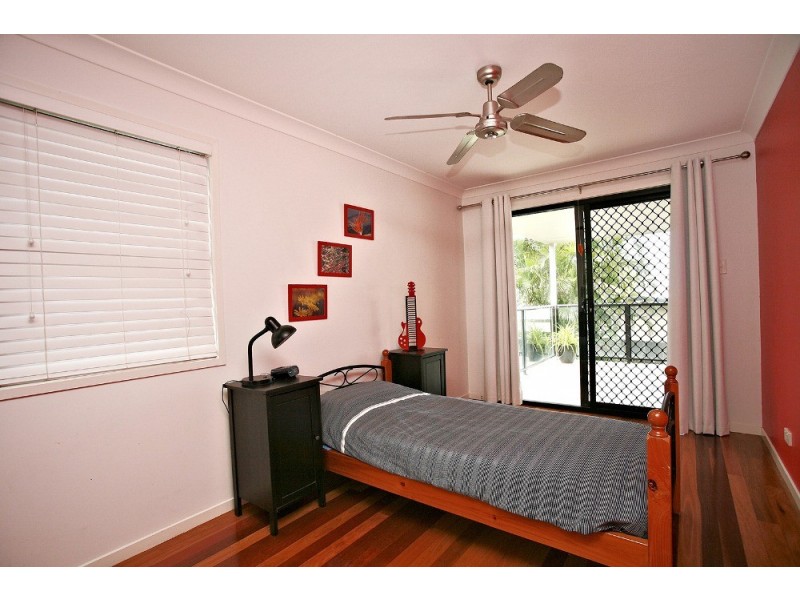 1/182  Prince Edward Parade, Scarborough QLD 4020