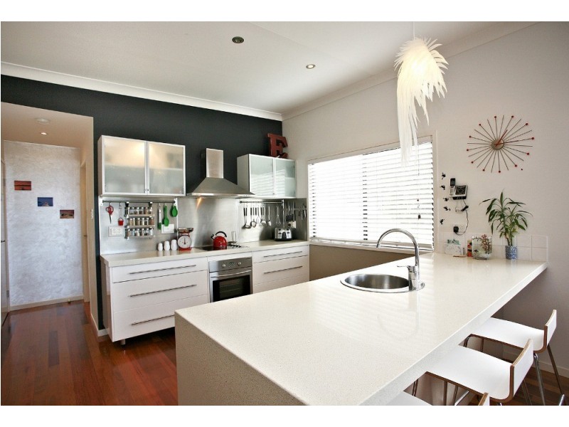 1/182  Prince Edward Parade, Scarborough QLD 4020