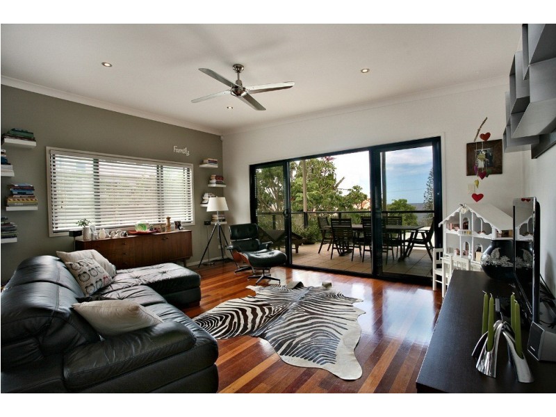 1/182  Prince Edward Parade, Scarborough QLD 4020