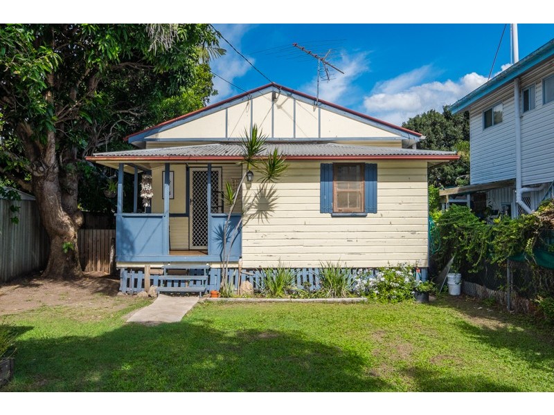 2a Inglis Street, Woody Point QLD 4019