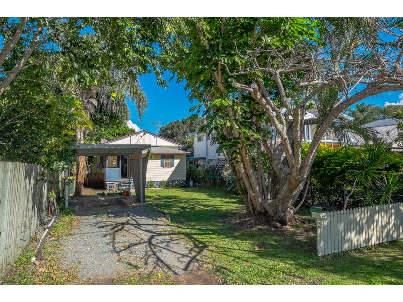 2a Inglis Street, Woody Point QLD 4019