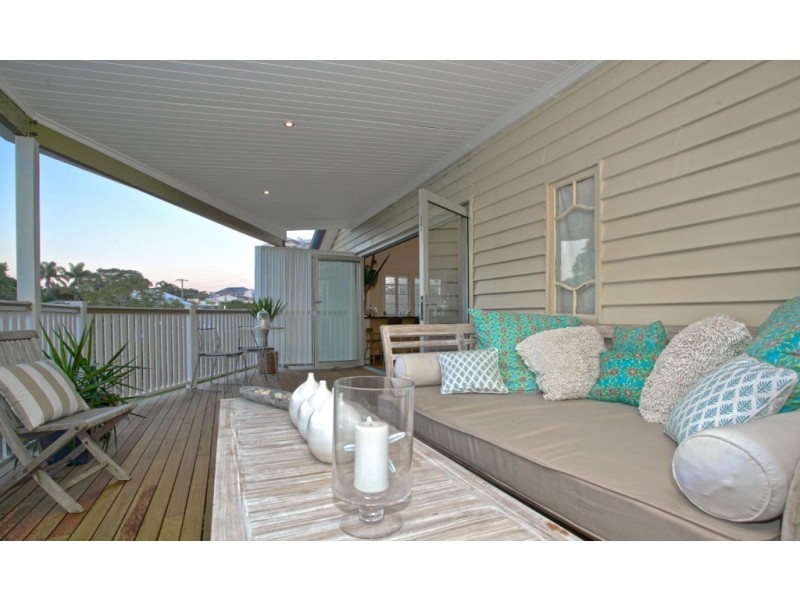 23 Woodcliffe Crescent, Woody Point QLD 4019