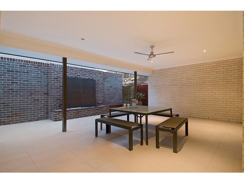 27 Nearra Street, Deagon QLD 4017