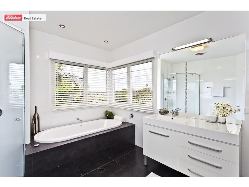 11 Hardiman Street, Woody Point QLD 4019