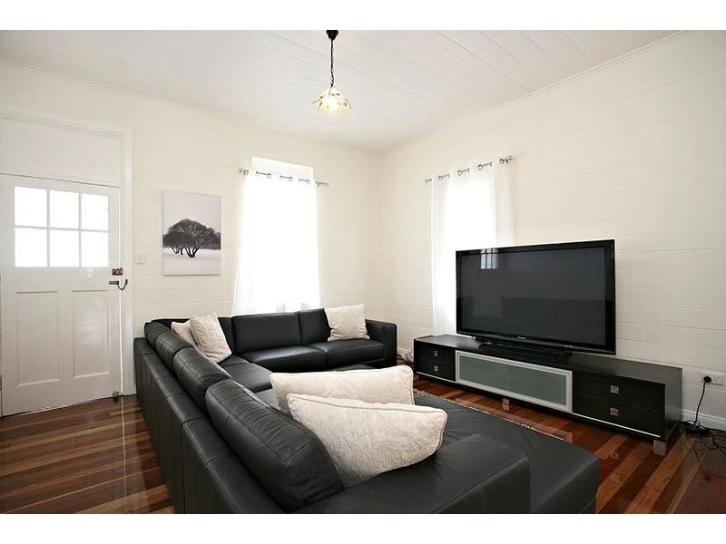 194 Flinders Parade, Sandgate QLD 4017