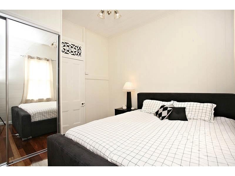 194 Flinders Parade, Sandgate QLD 4017