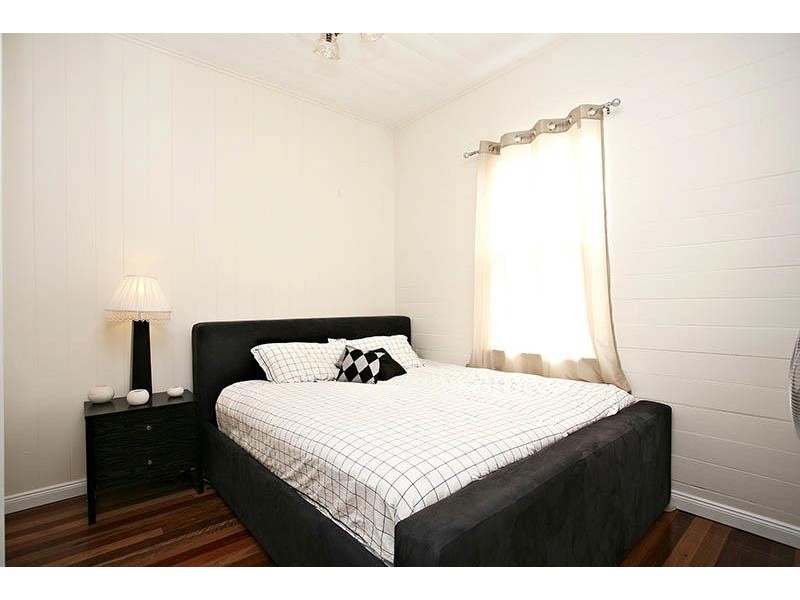 194 Flinders Parade, Sandgate QLD 4017