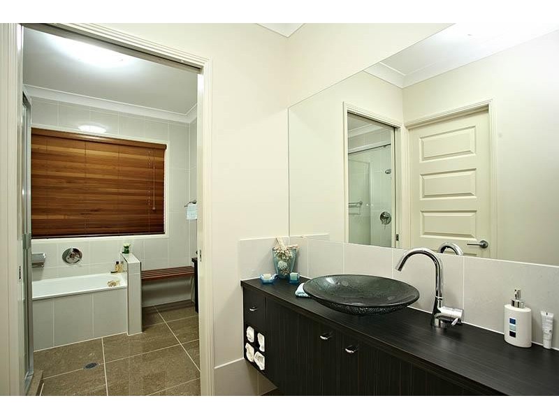 21 Lionheart Crescent, Newport QLD 4020