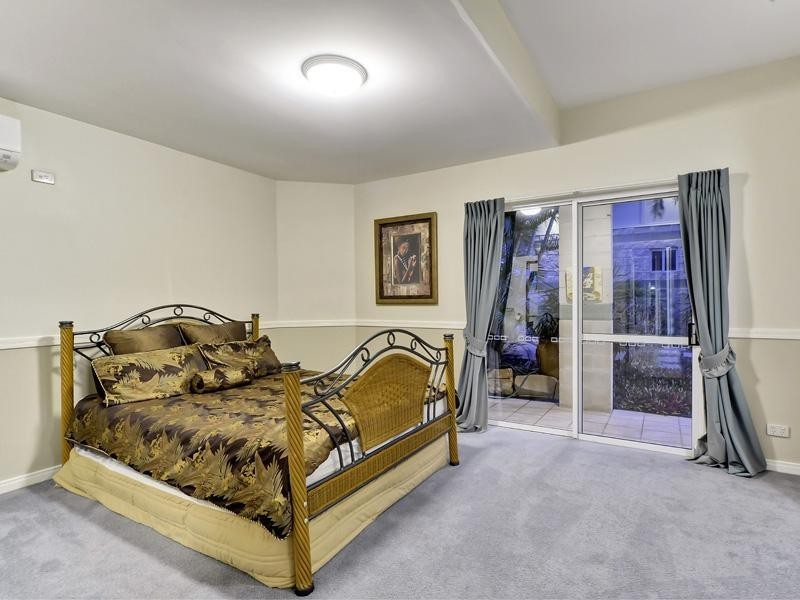 74 Prince Edward Parade, Redcliffe QLD 4020