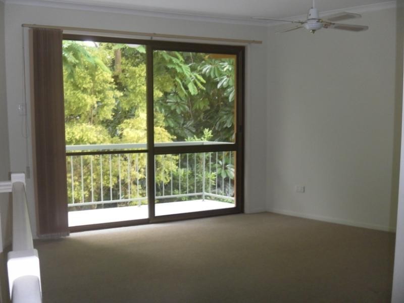 Unit 4/2 Landsborough Ave, Scarborough QLD 4020