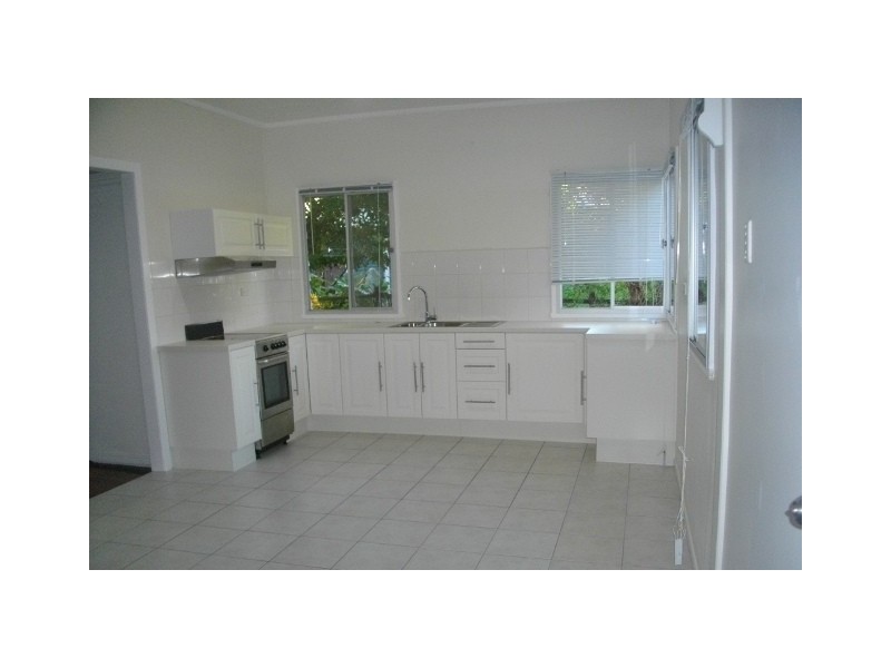 16 Sunnyside Road, Scarborough QLD 4020