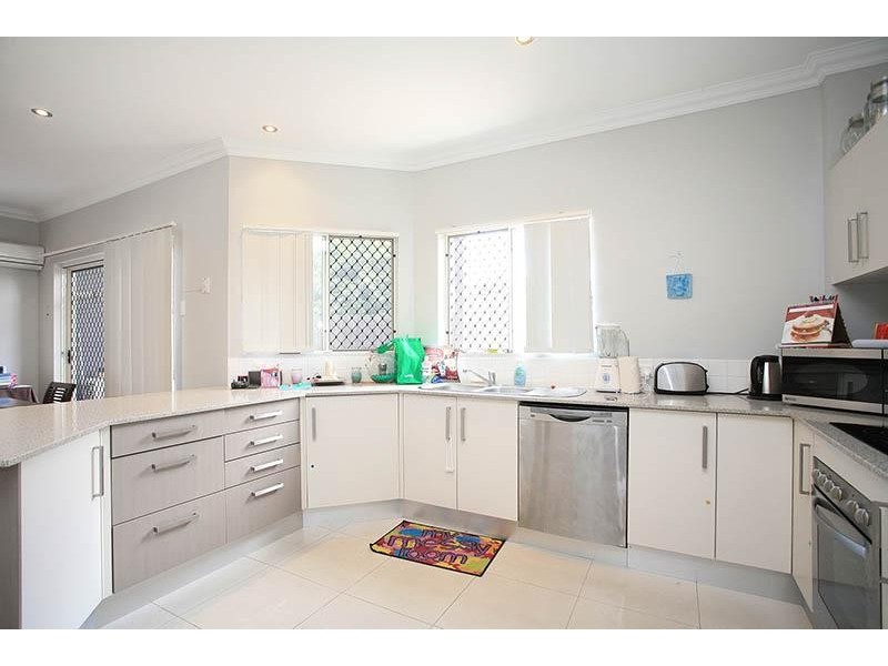 2/23 Tilley Street, Redcliffe QLD 4020