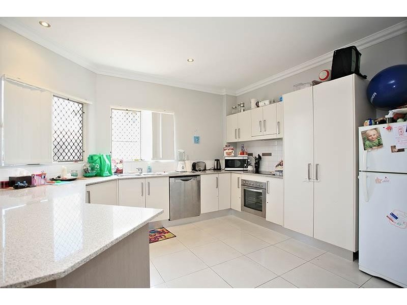 2/23 Tilley Street, Redcliffe QLD 4020